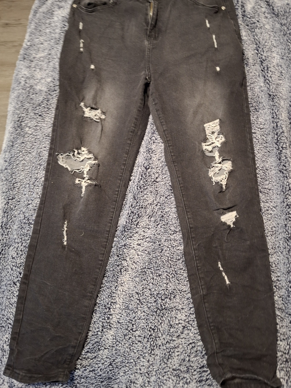 Women’s Distressed Black Skinny Jeans